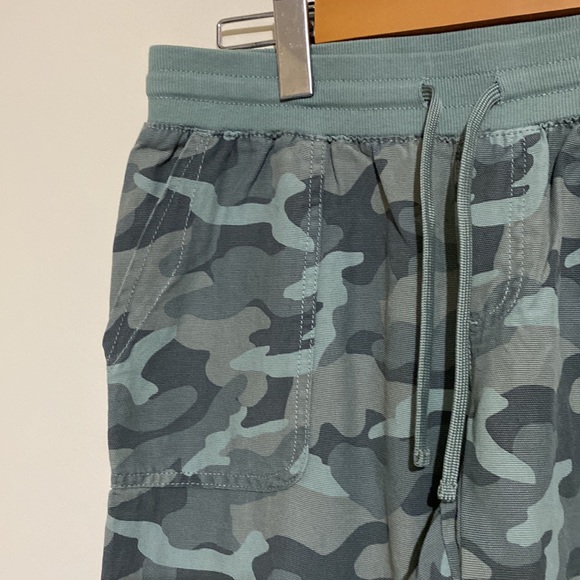 Maurices Women’s Weekender Camo Pant Size 4 - Picture 4 of 10